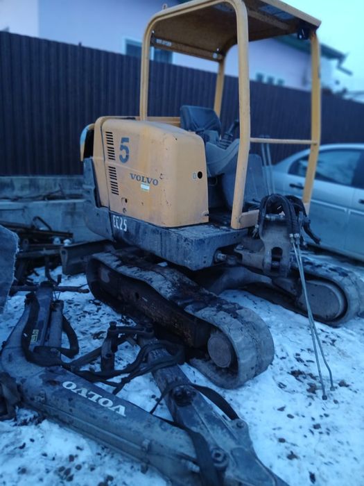 Vând mini excavator Volvo EC25