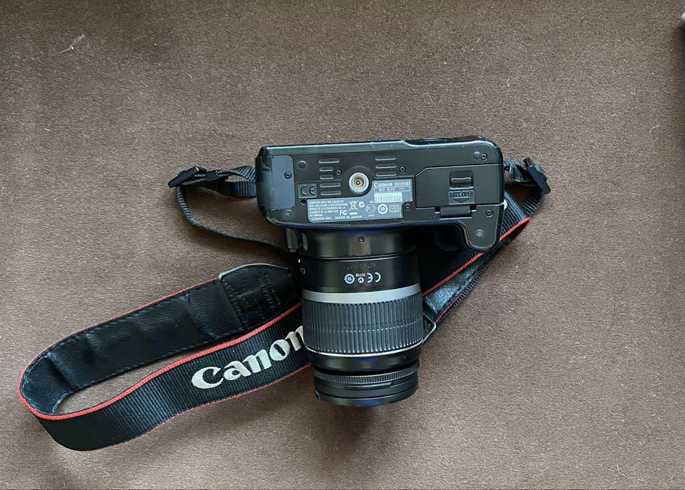 Продам  фотокамеру Canon EOS 450D