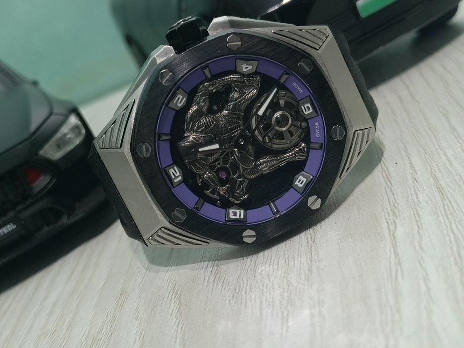 Soat yangi deyarli taqilmagan qirilgan chizilgan joylari yoʻq