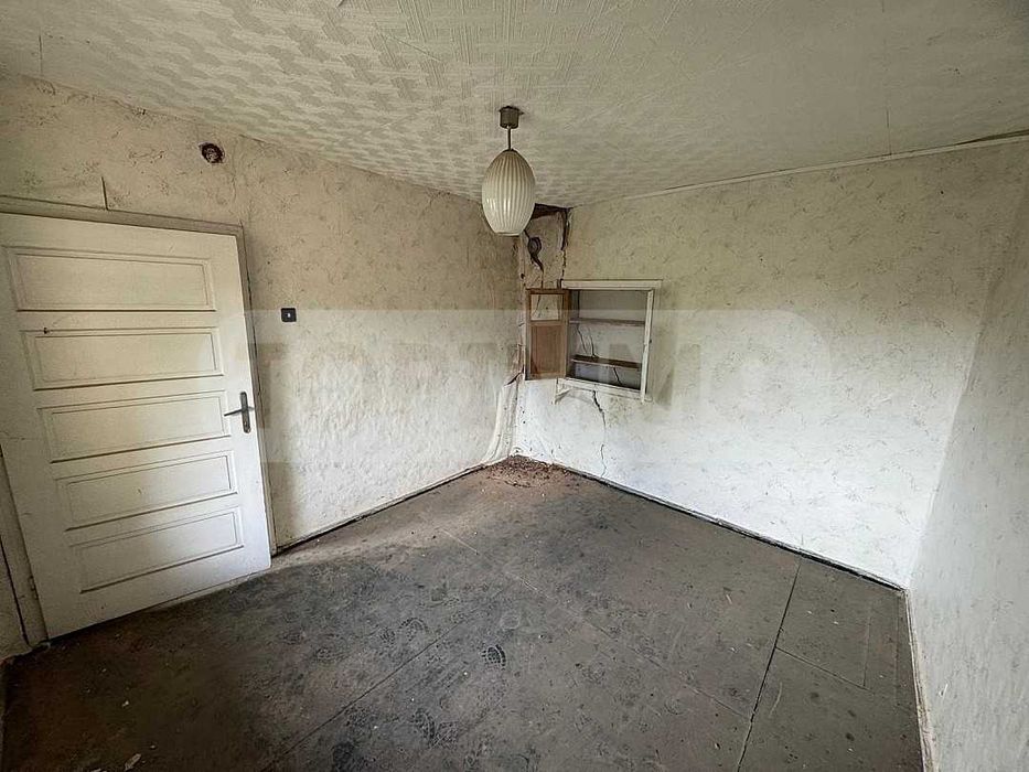 Двуетажна къща в село Копривец