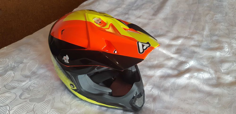 Екипировка за мотокрос - каска, бридж