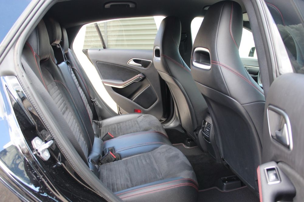 Mercedes-Benz CLA 220d Shooting Brake//schimb cu auto B1