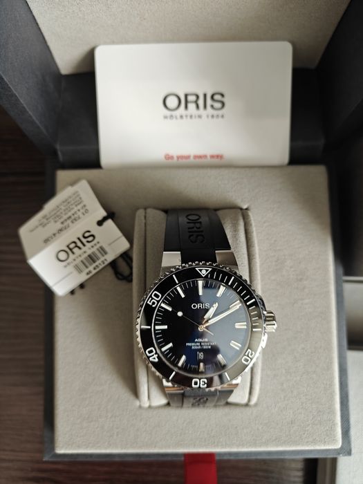 Швейцарские часы ORIS AQUIS DATE,