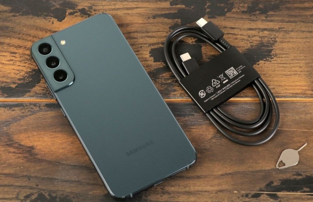 Samsung s 22 plus xotrasi 8/256GB Xolati idyal Aybi yuq o'zim ishlatam