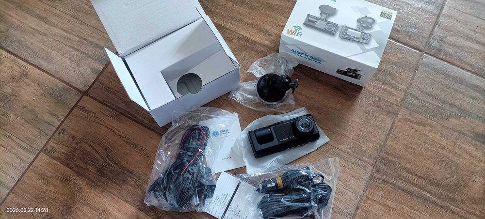 Camera Tripla Auto + cadou Tastatură Bluetooth pliabilă cu touchpad