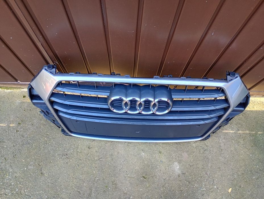 Grila radiator audi Q3 cod 8u0853653