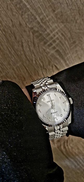 Часовник Seiko MOD Date White Arabic