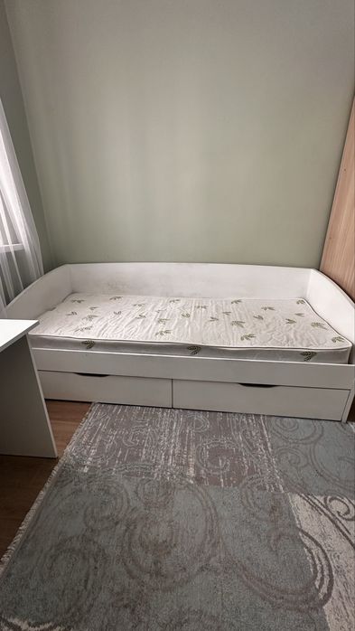 Кровать с выдвижными ящиками