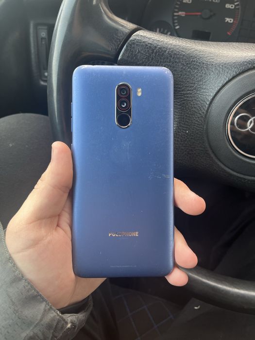 Смартфон POCO F1