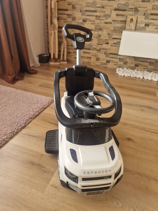 Кола за возене Ride-On LAND ROVER DEFENDER бяла OC6820-CP W