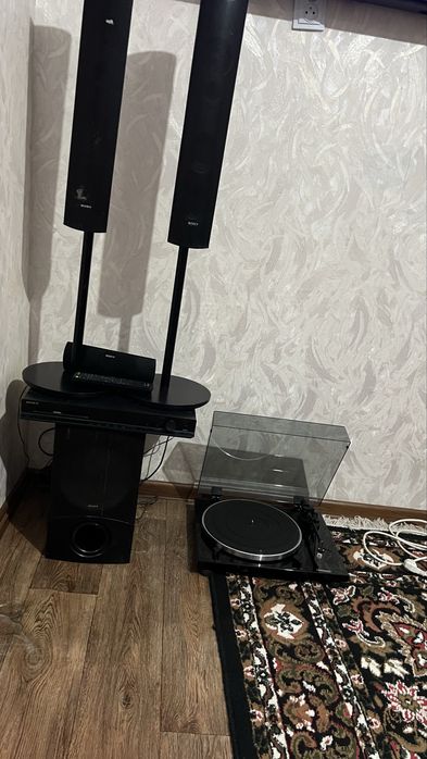 Виниловый проигрователь пластинок в комплекте