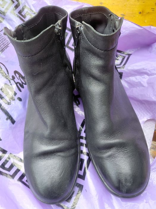 Ghete de damă, piele ,mas 37 ,Geox,stare f bunana