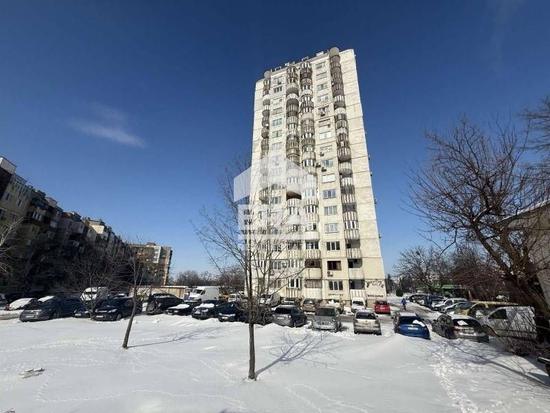 Двустаен апартамент в ж.к. Дружба 3