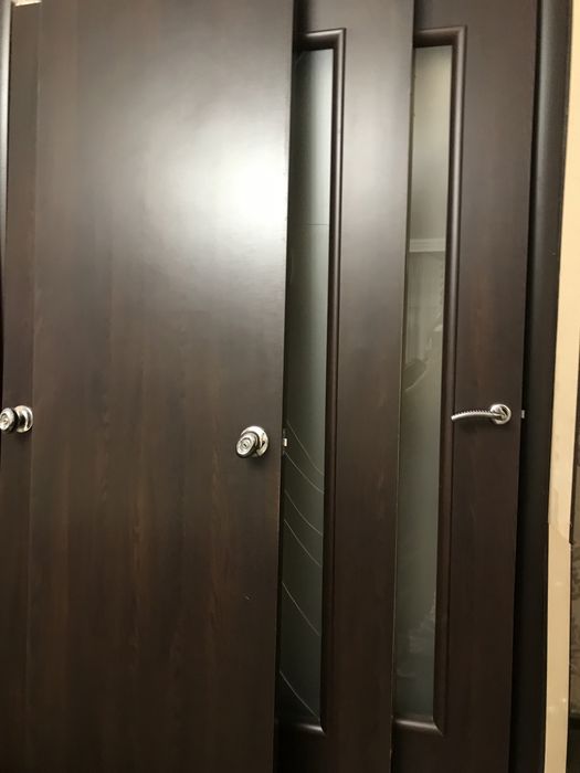 Есіктер жақтаумен