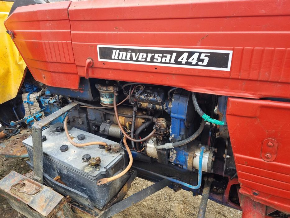 Tractor Universal 445