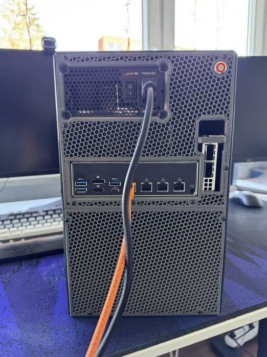 Carcasa NAS ITX cu 6 HDD + 3 SSD