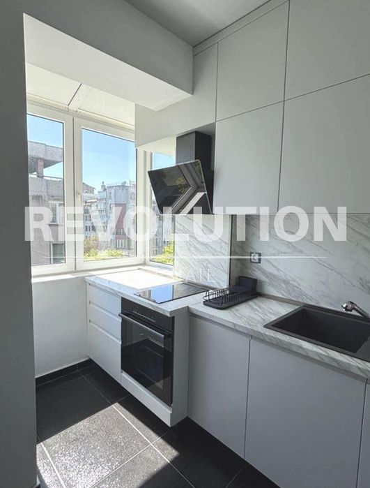 Тристаен апартамент в района на Окръжна болица!