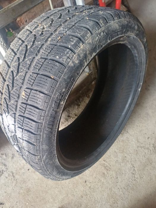235/40 R18  anvelopa buna !