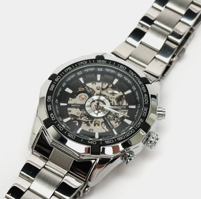 Mexanik soat, zanglamas po'latdan, namlikka chidamli, strelkalari tund