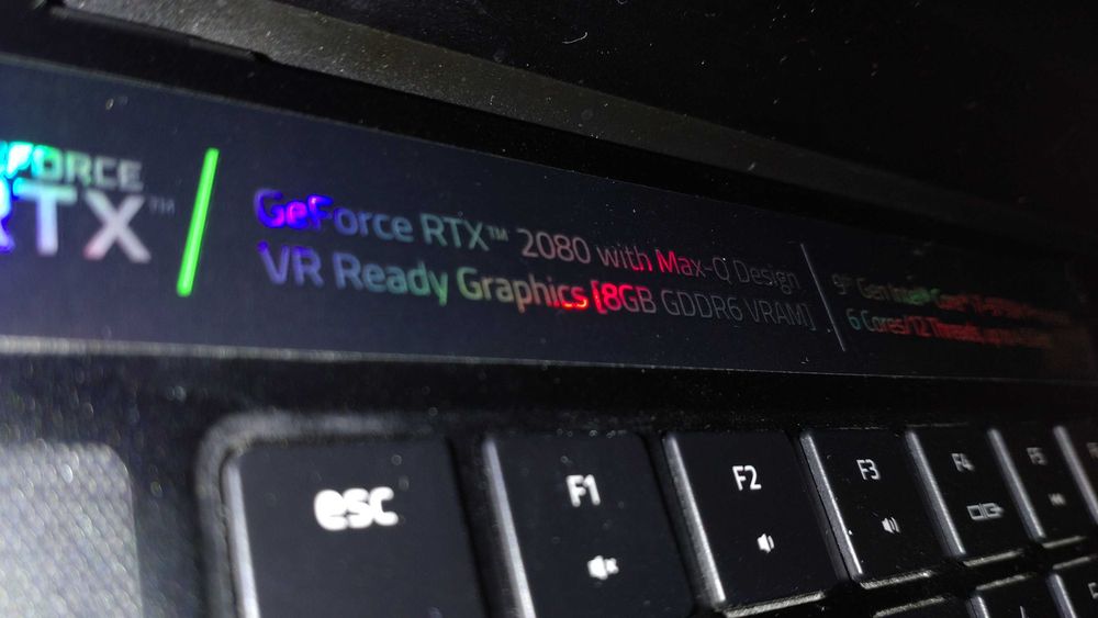 Razer Blade 15 - i7 9750H | RTX 2080 Max Q 8GB vRAM | 32GB DDR4 | 512GB SSD | 240HZ FHD 15.6"