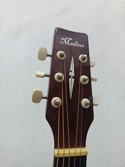 Акустическая Гитара а хорошем состояние