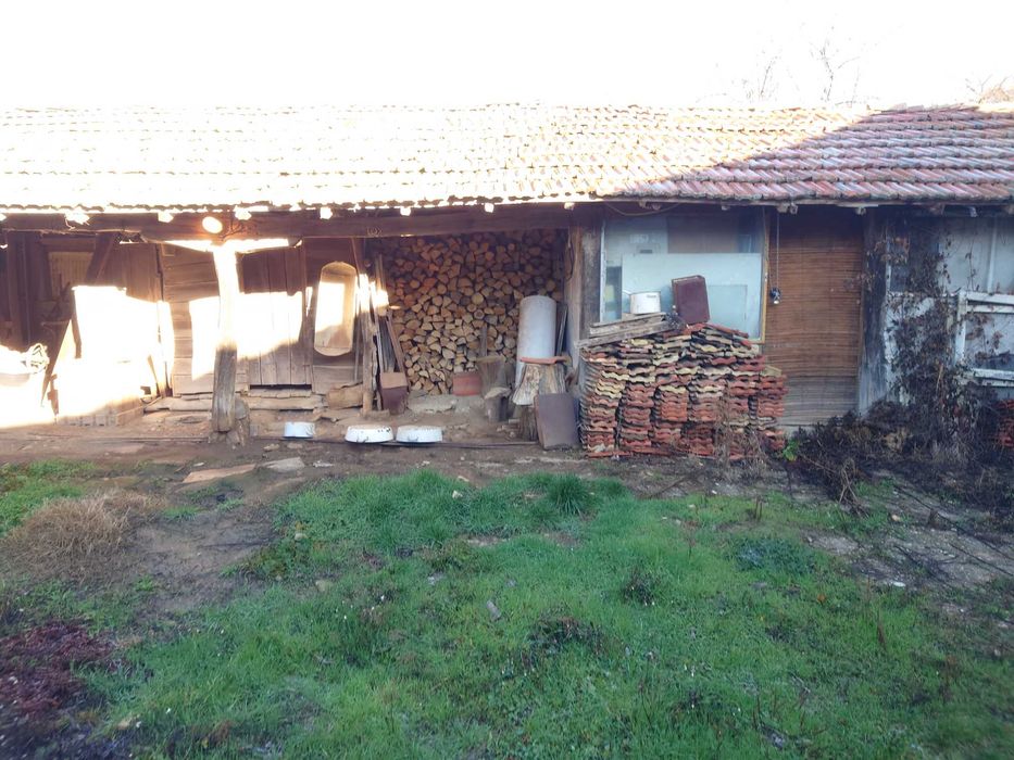 Къща в село островче