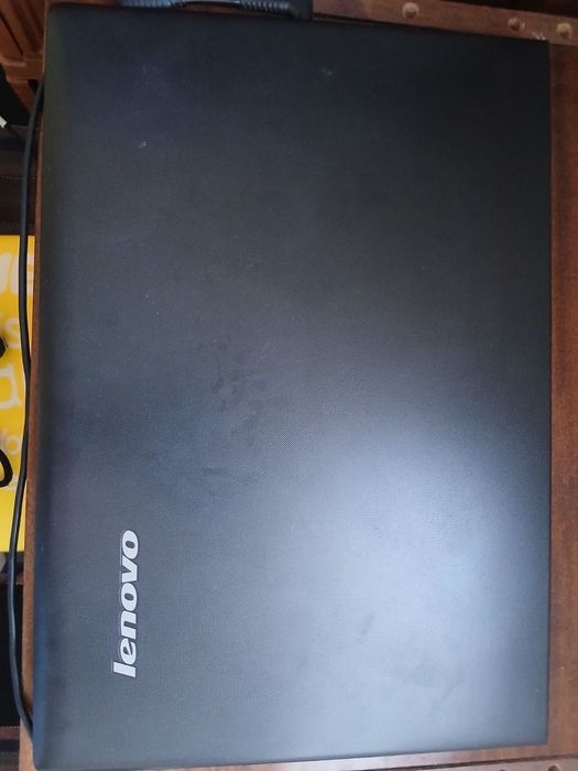 Продавам лаптоп Lenovo.   Може и лек коментар на цената.