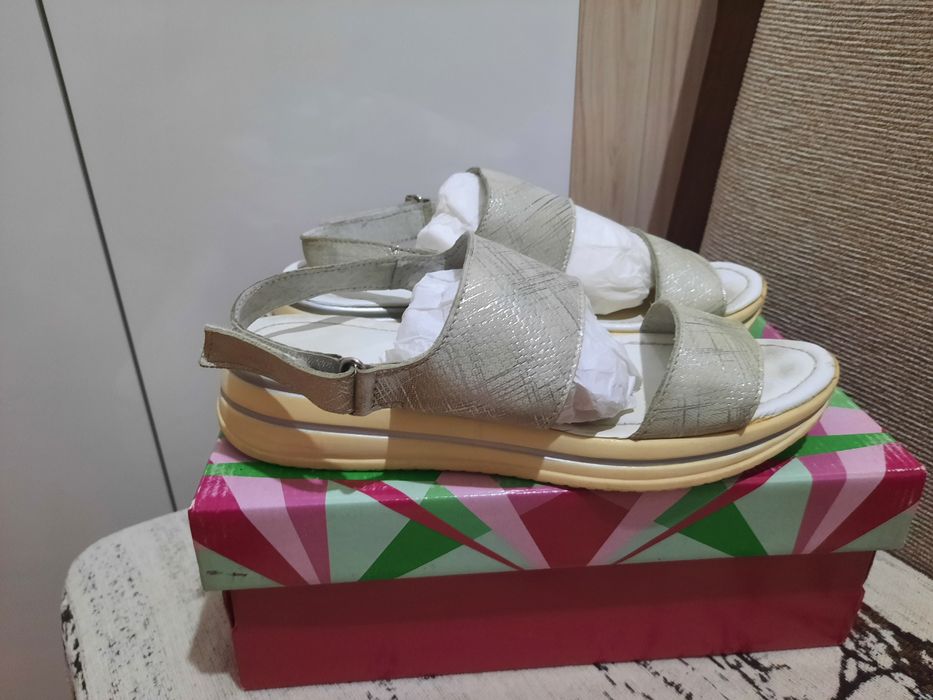 Босоножки белые Юничел