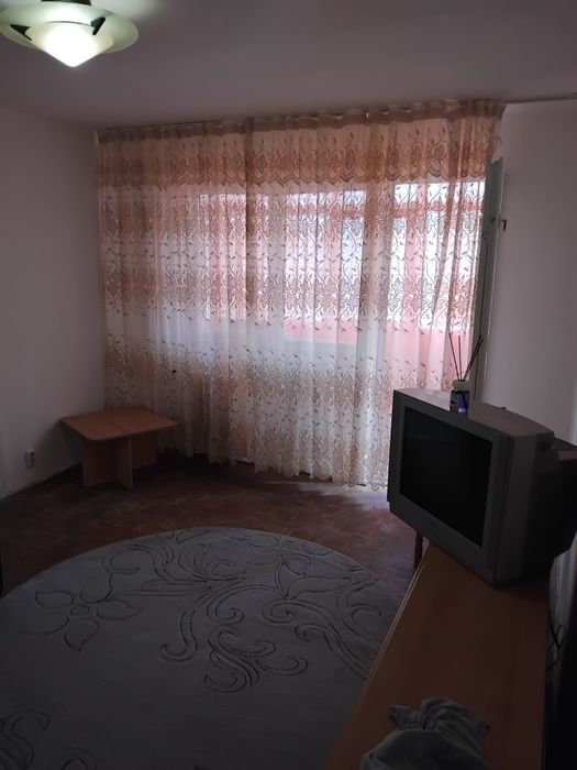 Închiriez apartament