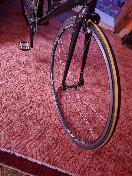 Bicicleta birou sau excursie cursiera roti subțiri furca carbon