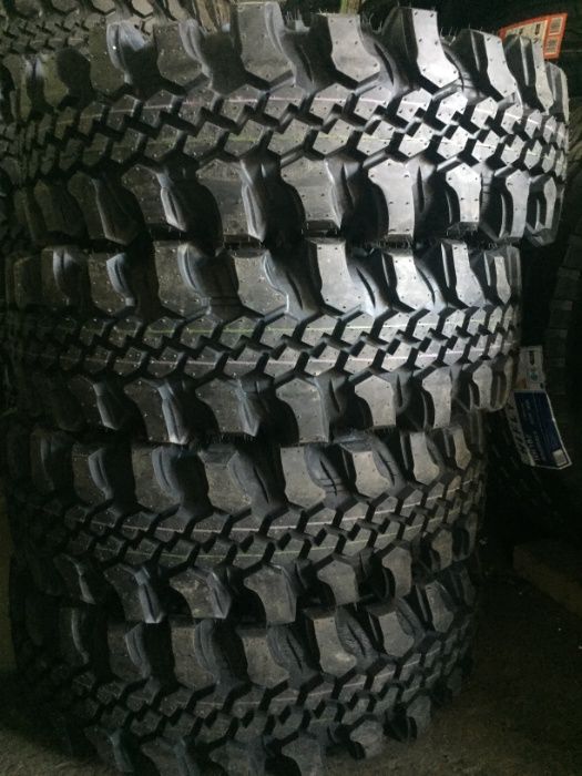 35x10.5-16 (275/85R16) CST by Maxxis Anvelope OFF Road CL-18
