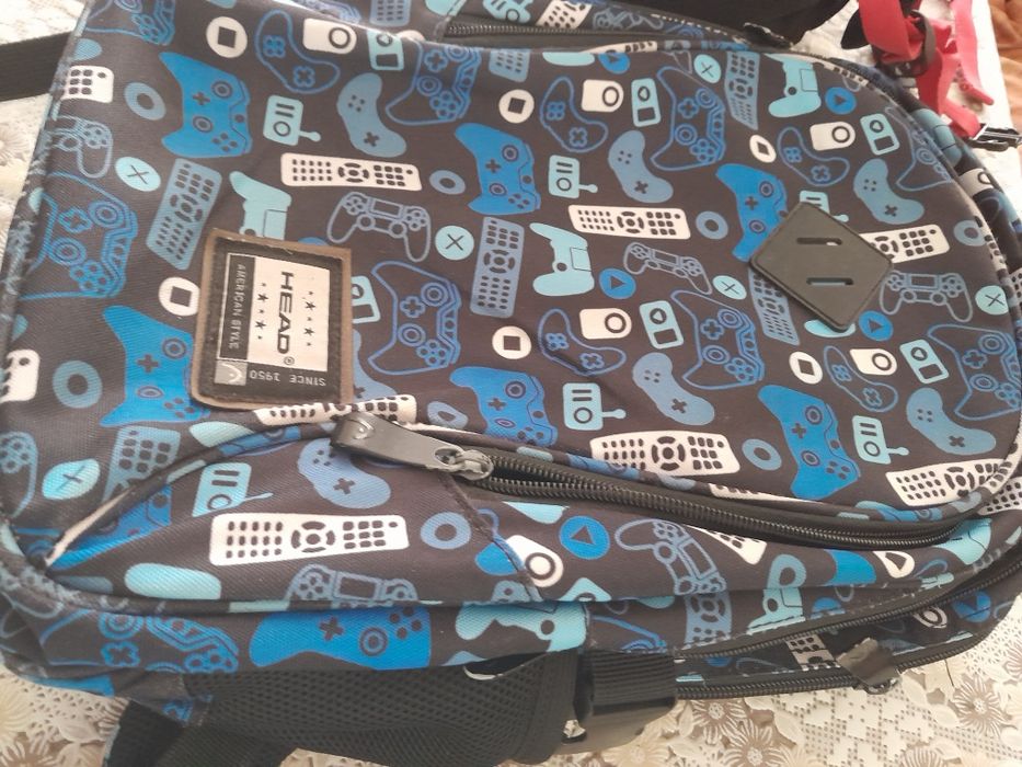 Раница HEAD! Красива и много удобна за децата!