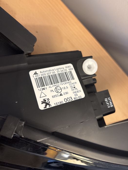 Фар за Peugeot 308