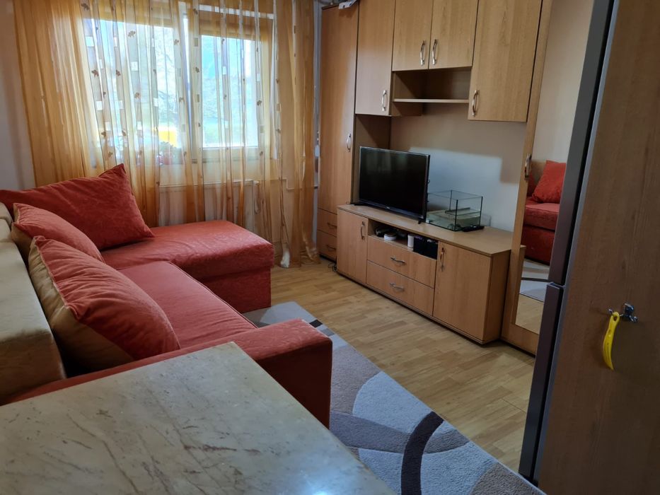 Propietar inchiriez Garsoniera zona Lipovei