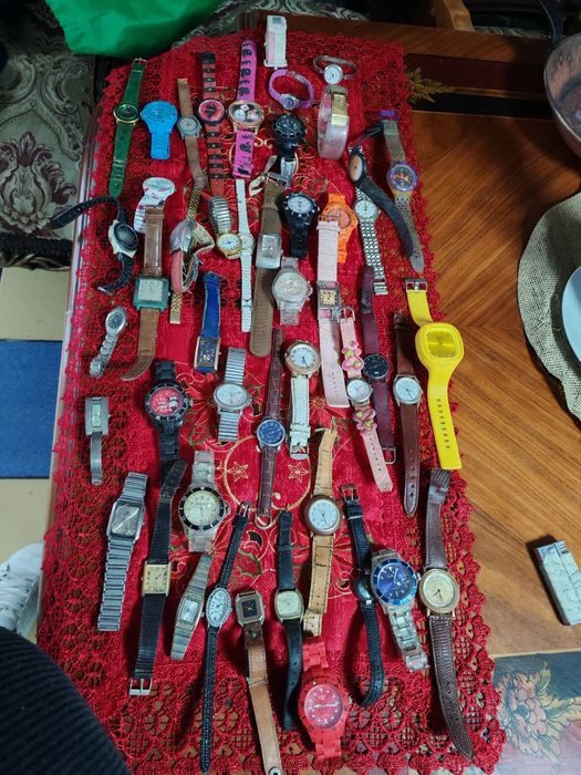 Ceasuri de dama și bărbați 50 de lei bucata