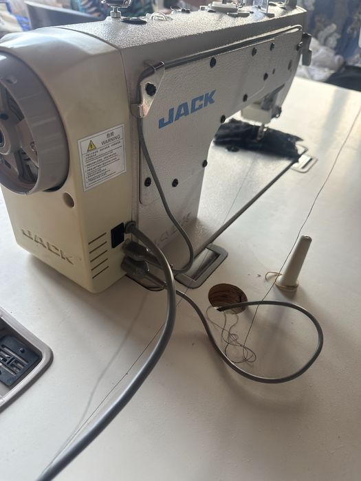 Masina de cusut liniara Jack