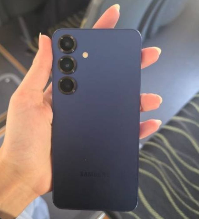 Продам Samsung Galaxy S25