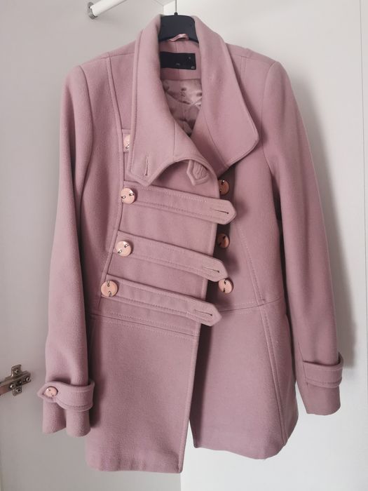 Vând palton de iarna scurt 80 % lână, 20 % cashmere