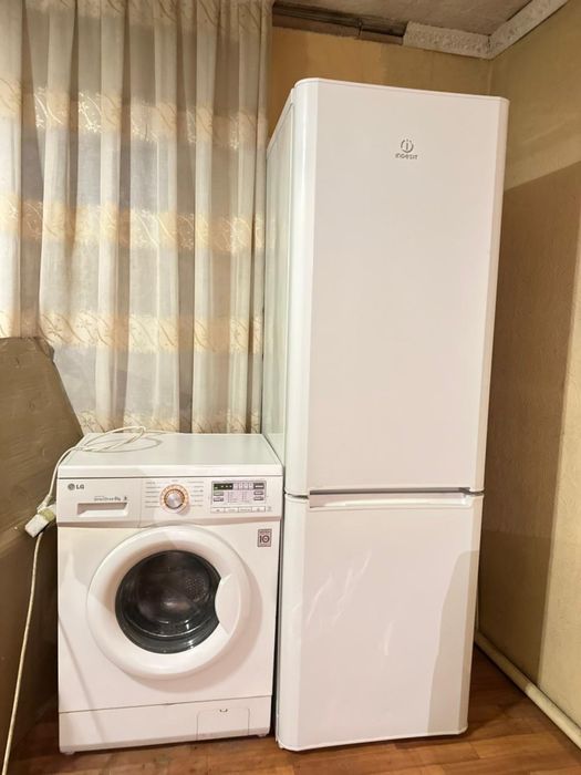 Продам Холодильник Indesit