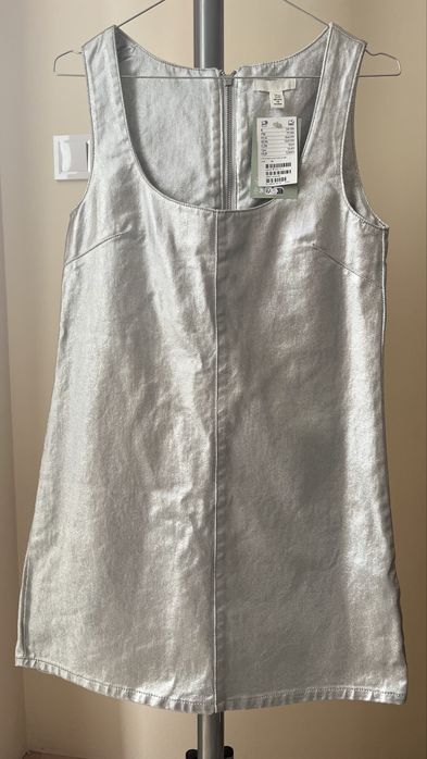 Чисто нова! Сребриста мини рокля!