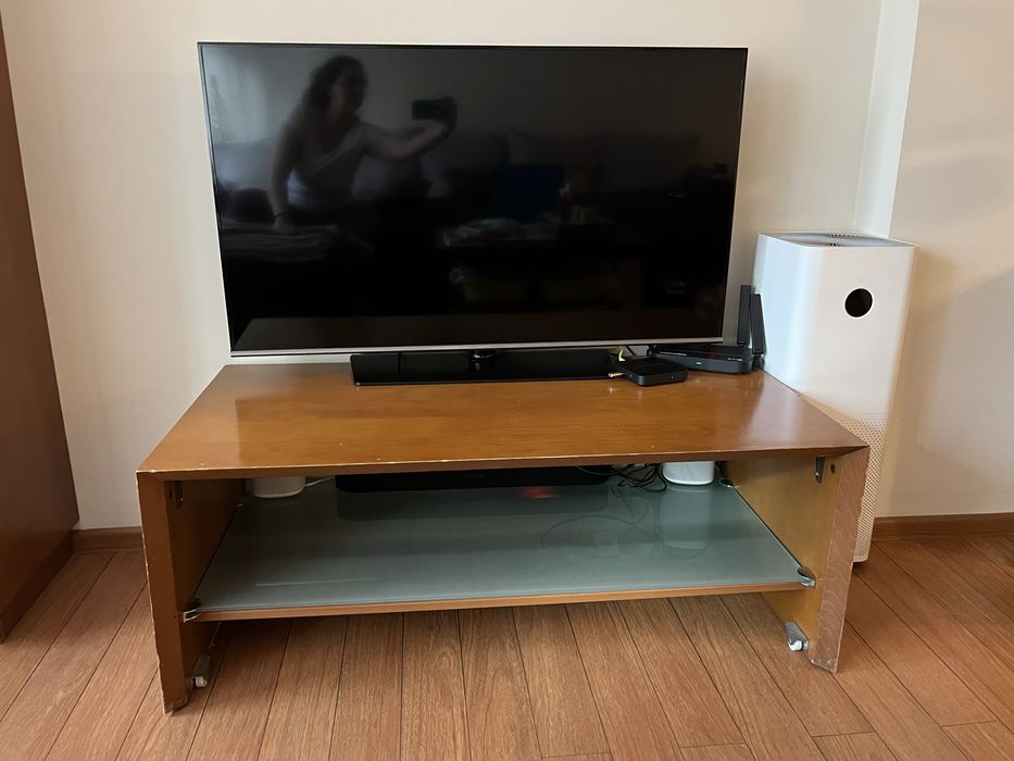 ТВ Шкаф на колелца от дървен масив