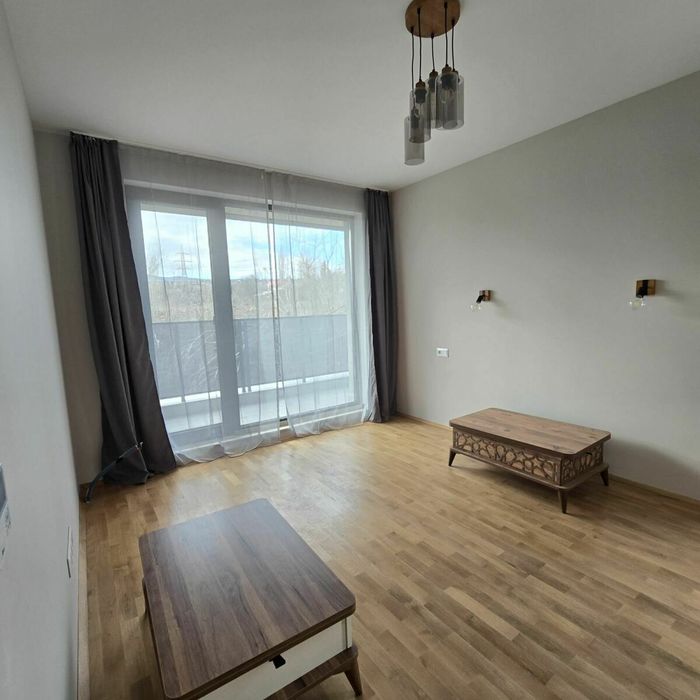 Тристаен дизайнерски обзаведен апартамент в Горна баня