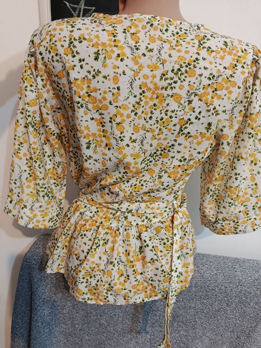 Bluza eleganta romantica cu floricele galbene model baby doll mărimea S-M