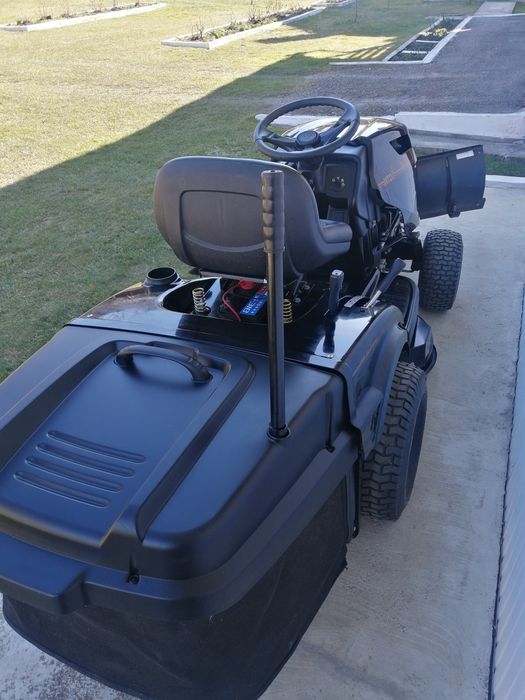 Tractoras gazon mtd black edition.