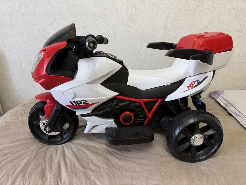 Продам машинку детскую