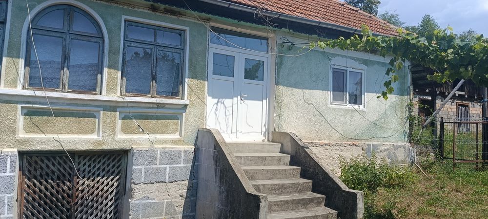 Casă de vânzare la țară.
