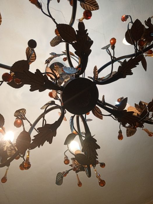 Люстра ковка, чёрное с золотом и цветным стеклом