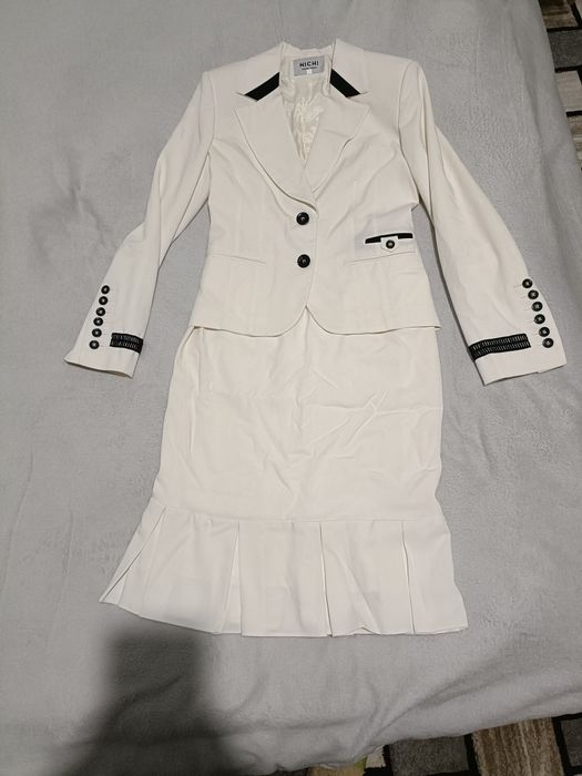 Vând compleu Cristina Nichita mărimea 38