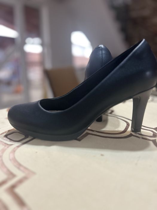 Vand pantofi din piele