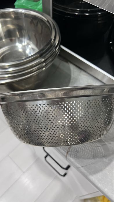 Продам миски и дуршлаг
